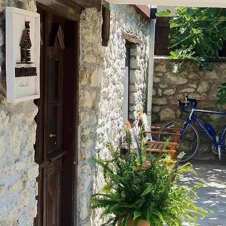 Prespa Bed and Breakfast *